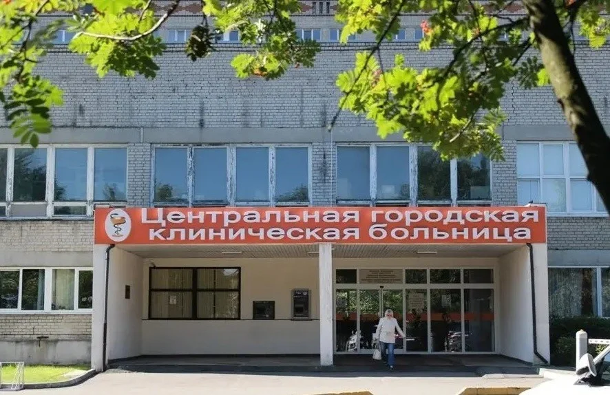 К 80-летию Великой Победы в кабинетах поликлиники Центральной городской клинической больницы разместили плакаты с родственниками сотрудников - участников Великой Отечественной войны