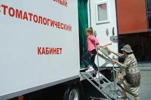 За год в мобильном стоматологическом кабинете получили лечение более 2 200 детей