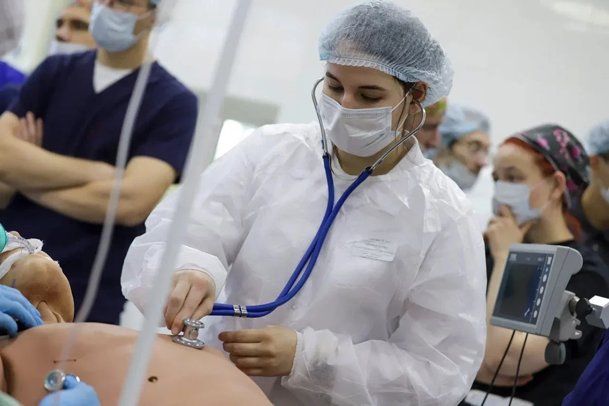 Алексей Беспрозванных: Важно, чтобы начинающие врачи связывали свою жизнь с Калининградской областью