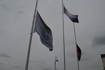 В онкологическом центре состоялась торжественная церемония поднятия государственного флага Российской Федерации, приуроченная к 80-летию взятия Кенигсберга